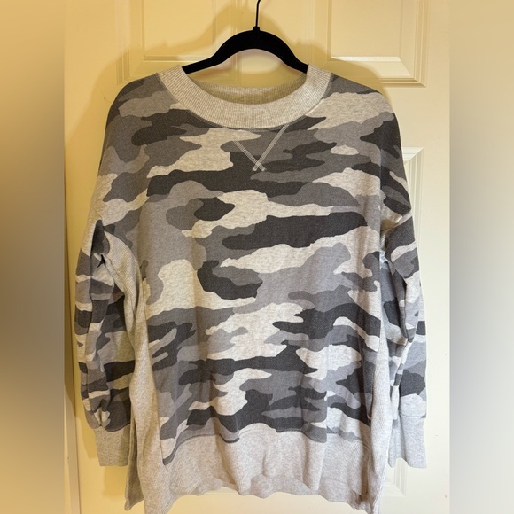 Aerie Sweatshirt Womens Small Gray Camo Oversized Slouchy Side Slits Crewneck - Picture 2 of 9